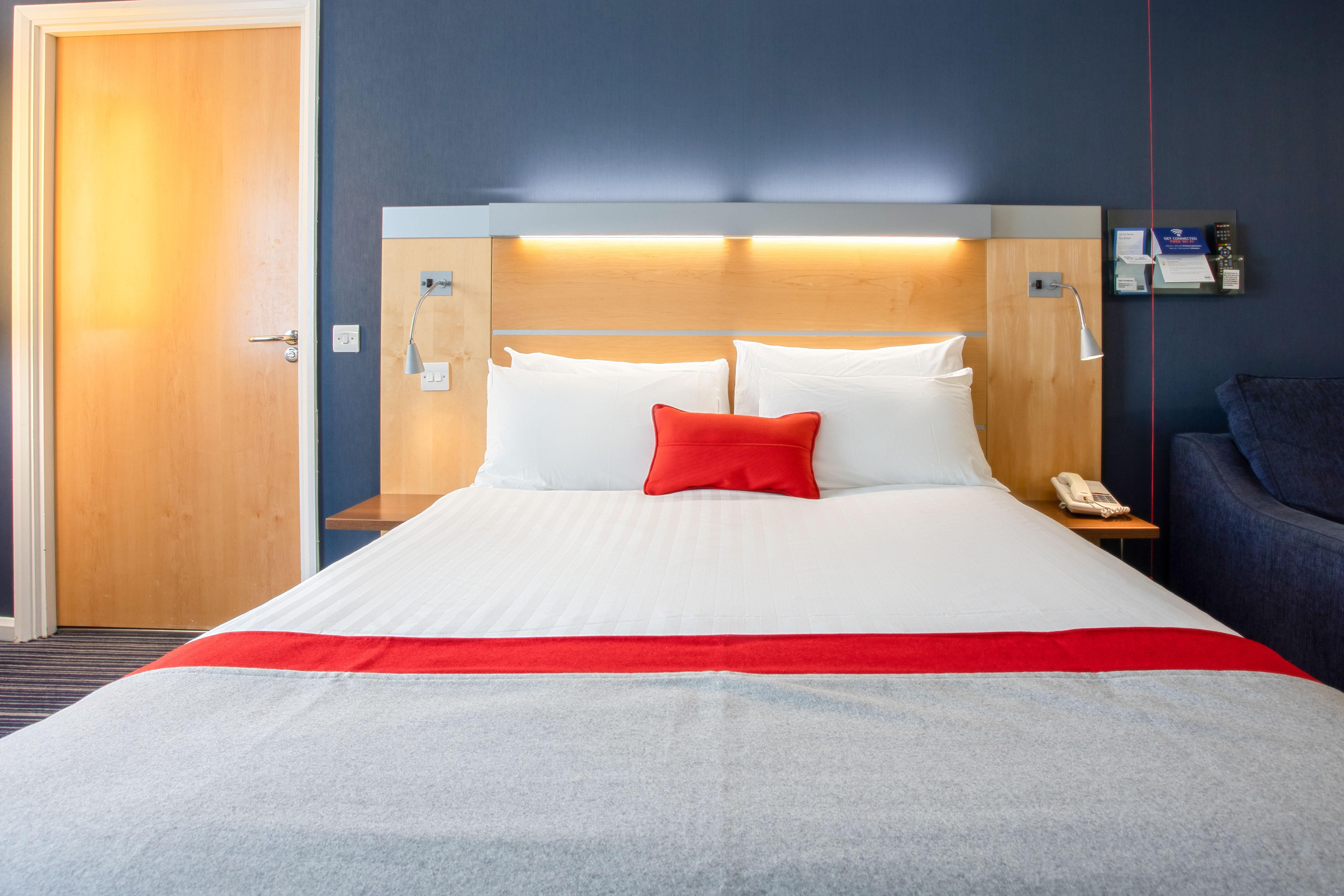 Holiday Inn Express Dunfermline By Ihg Ngoại thất bức ảnh
