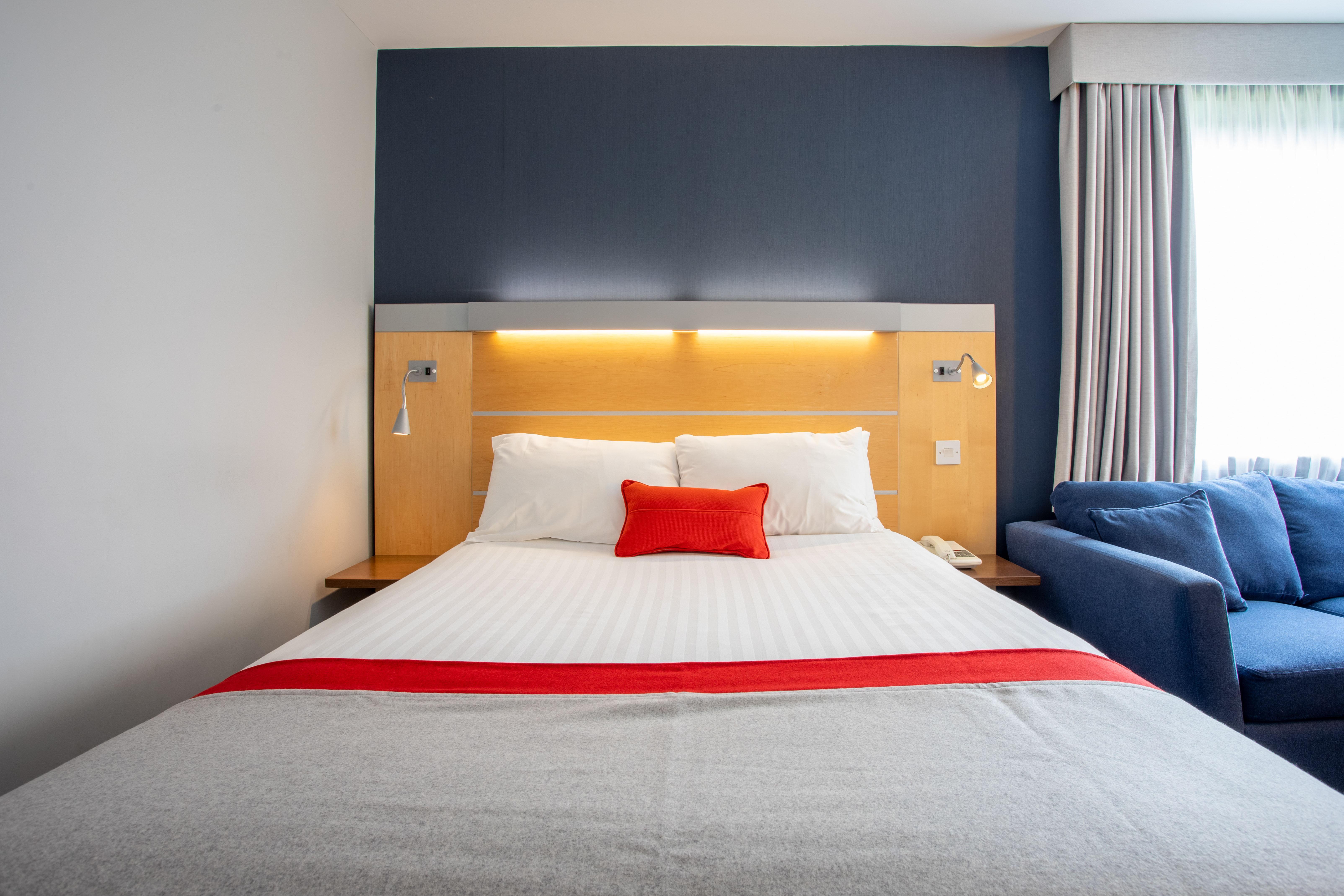 Holiday Inn Express Dunfermline By Ihg Ngoại thất bức ảnh