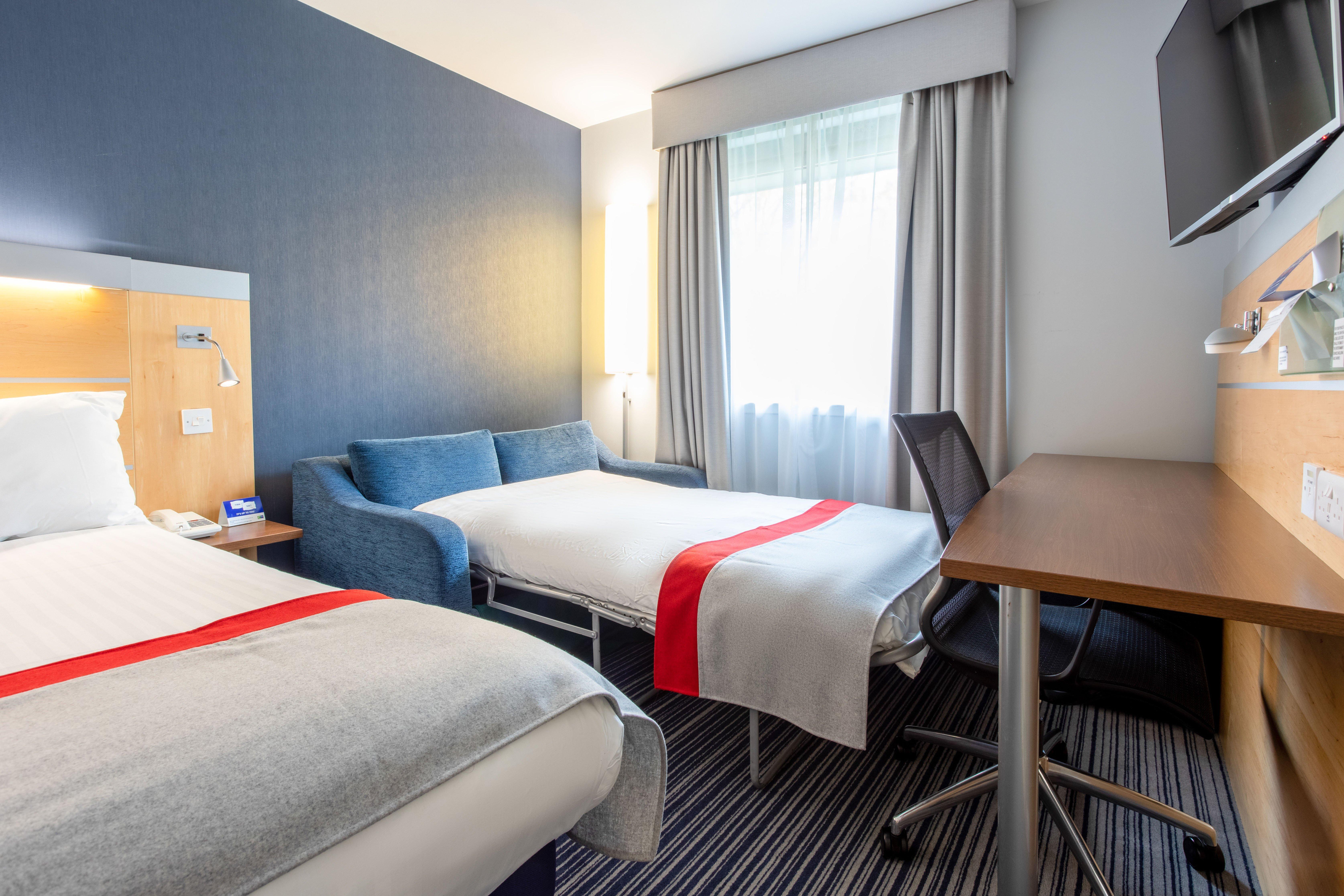Holiday Inn Express Dunfermline By Ihg Ngoại thất bức ảnh