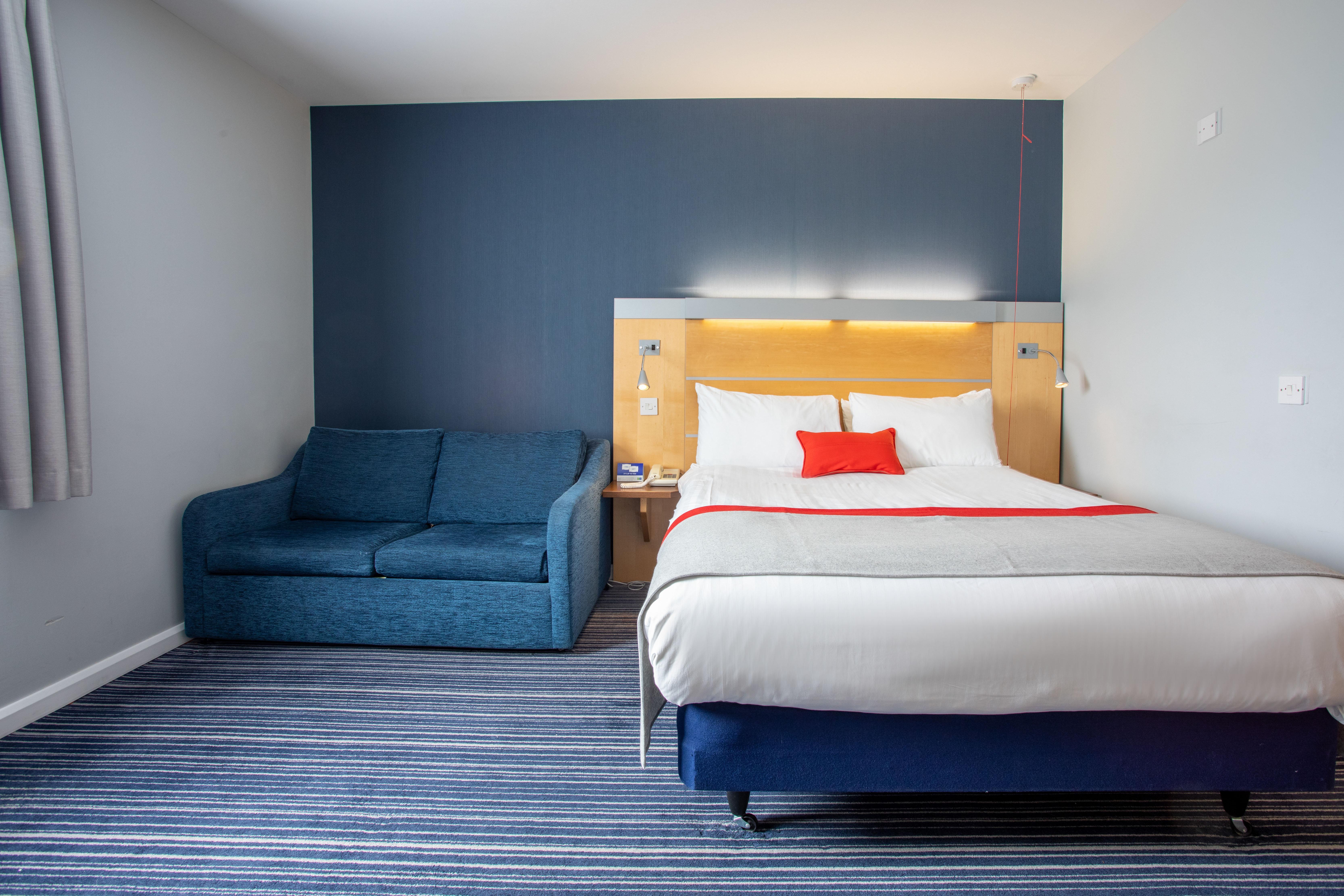 Holiday Inn Express Dunfermline By Ihg Ngoại thất bức ảnh