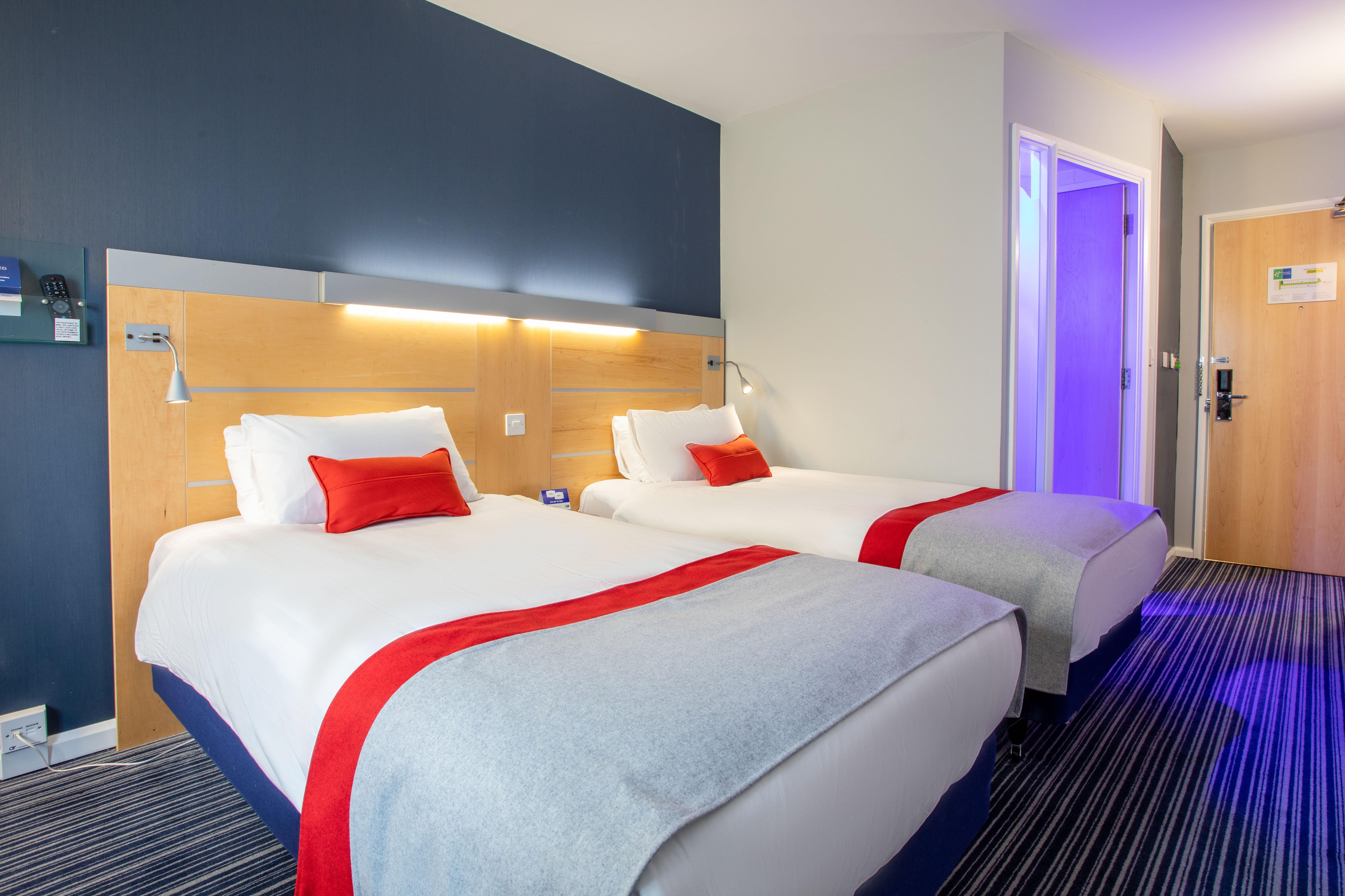 Holiday Inn Express Dunfermline By Ihg Ngoại thất bức ảnh