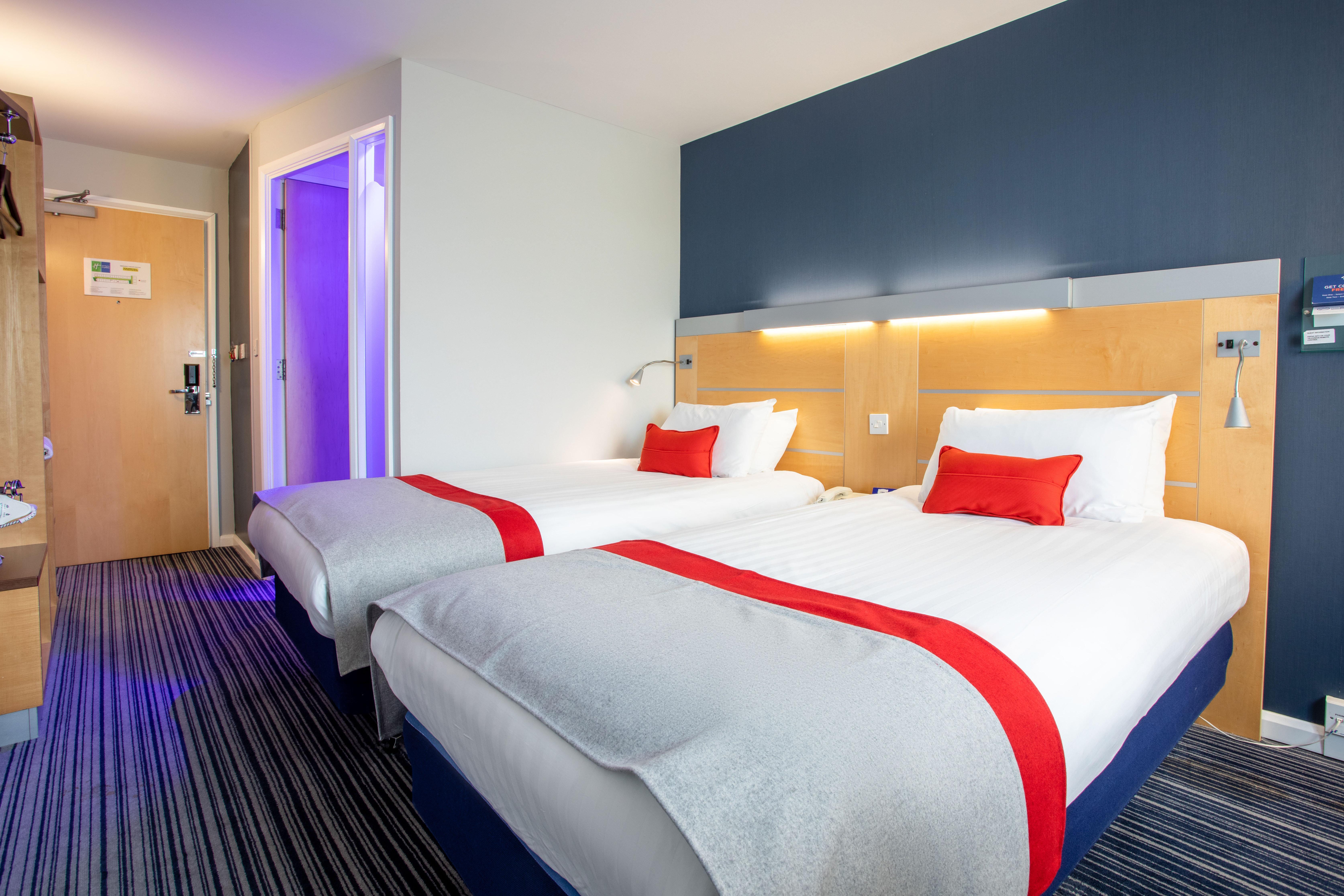 Holiday Inn Express Dunfermline By Ihg Ngoại thất bức ảnh
