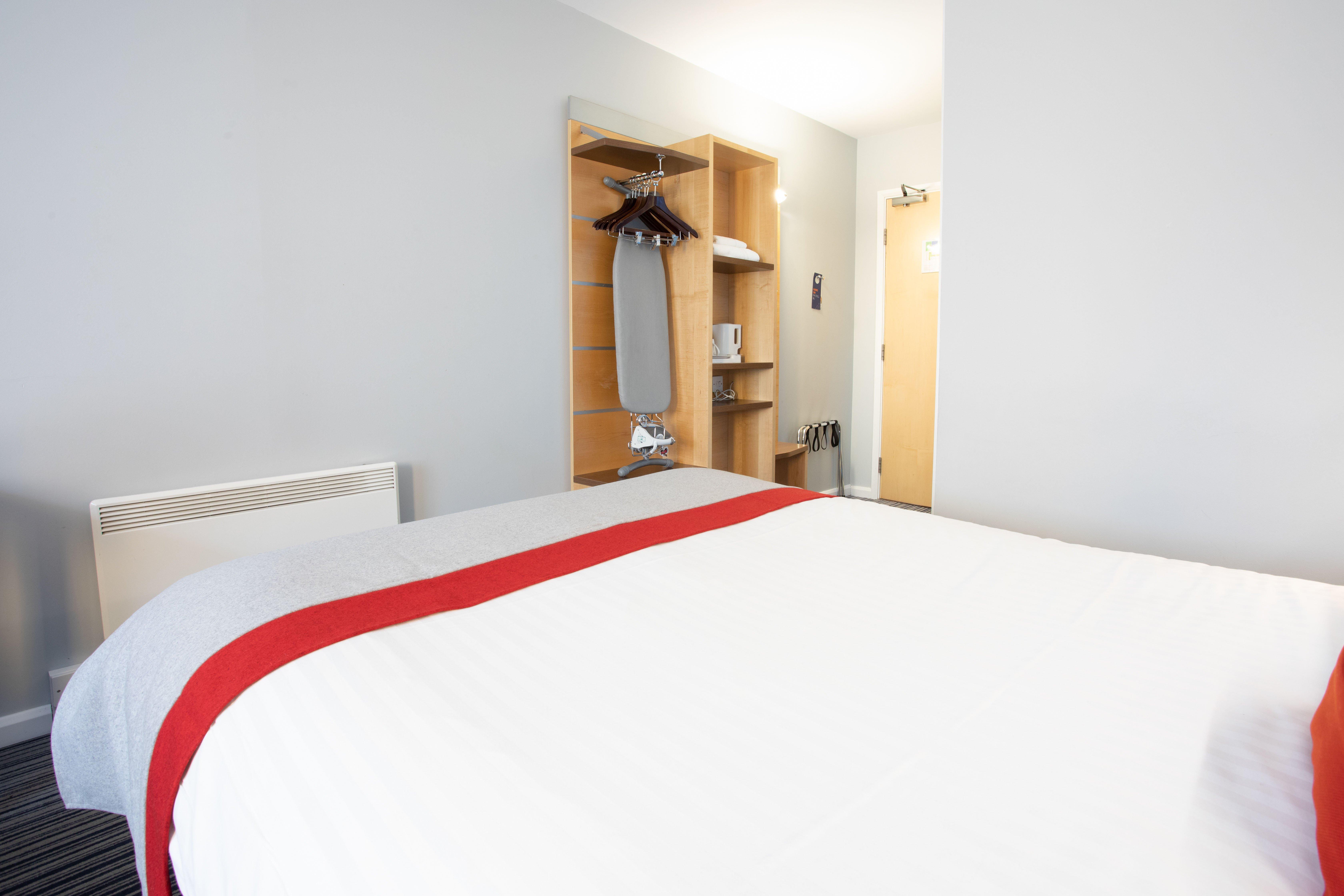 Holiday Inn Express Dunfermline By Ihg Ngoại thất bức ảnh