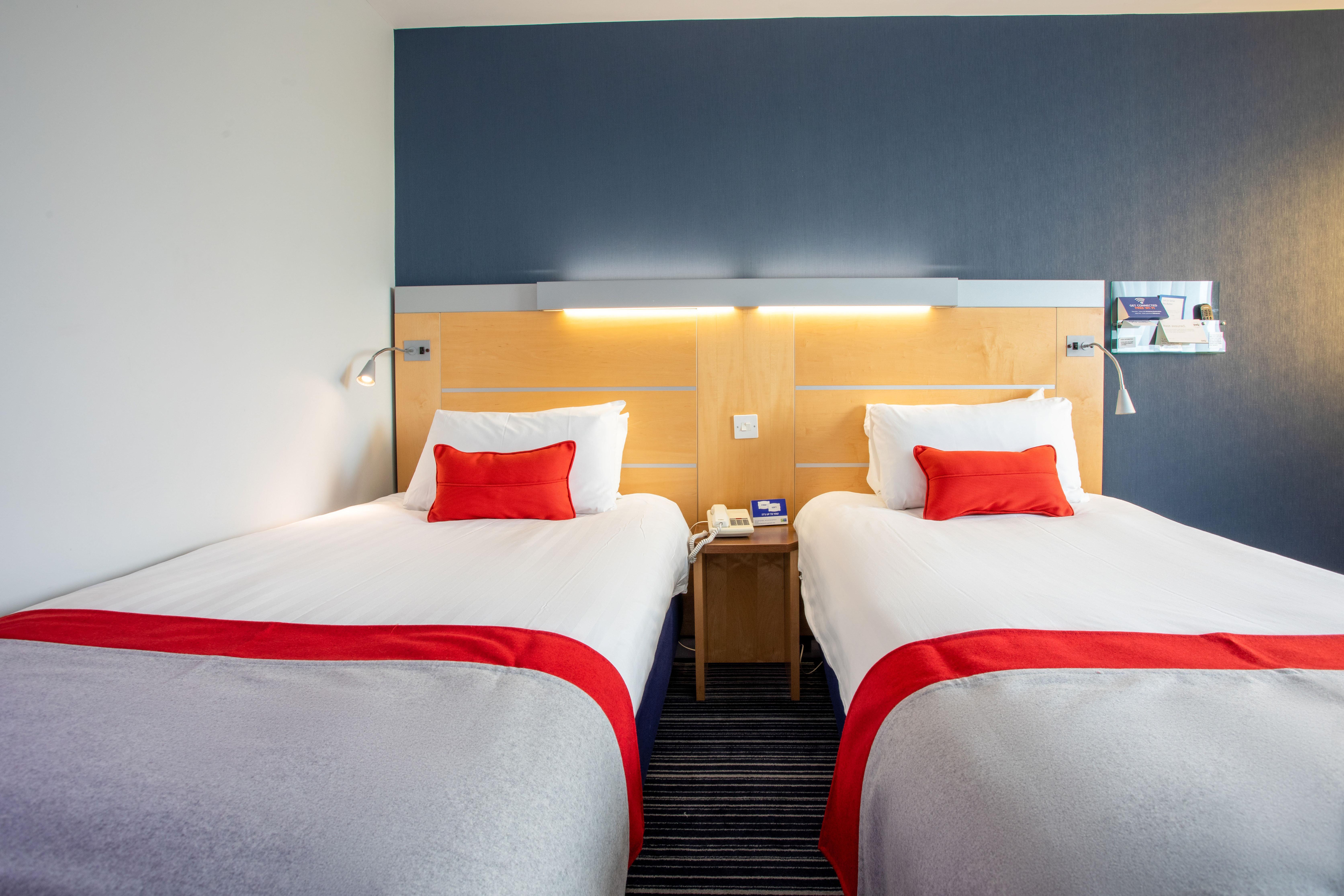 Holiday Inn Express Dunfermline By Ihg Ngoại thất bức ảnh