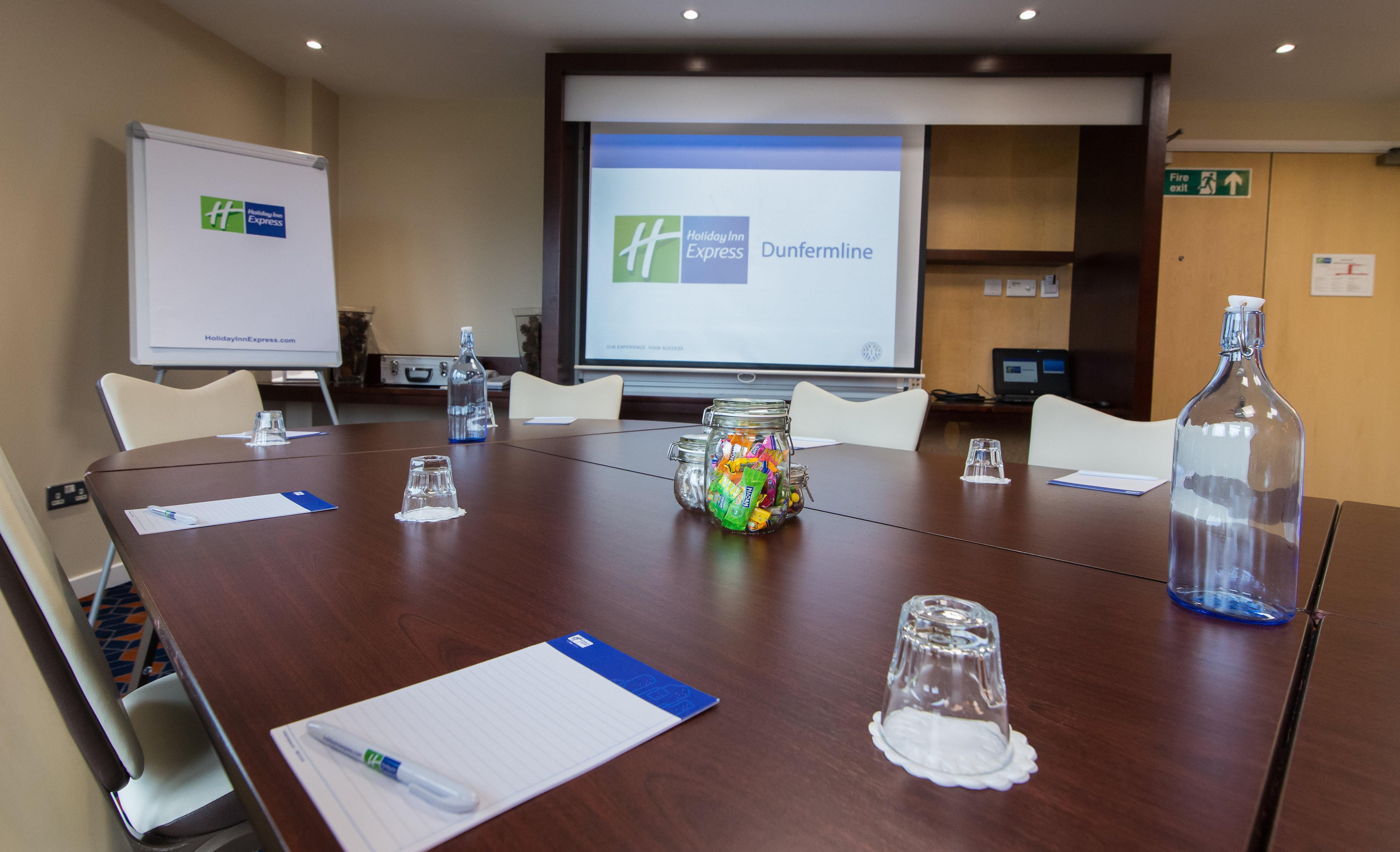 Holiday Inn Express Dunfermline By Ihg Ngoại thất bức ảnh