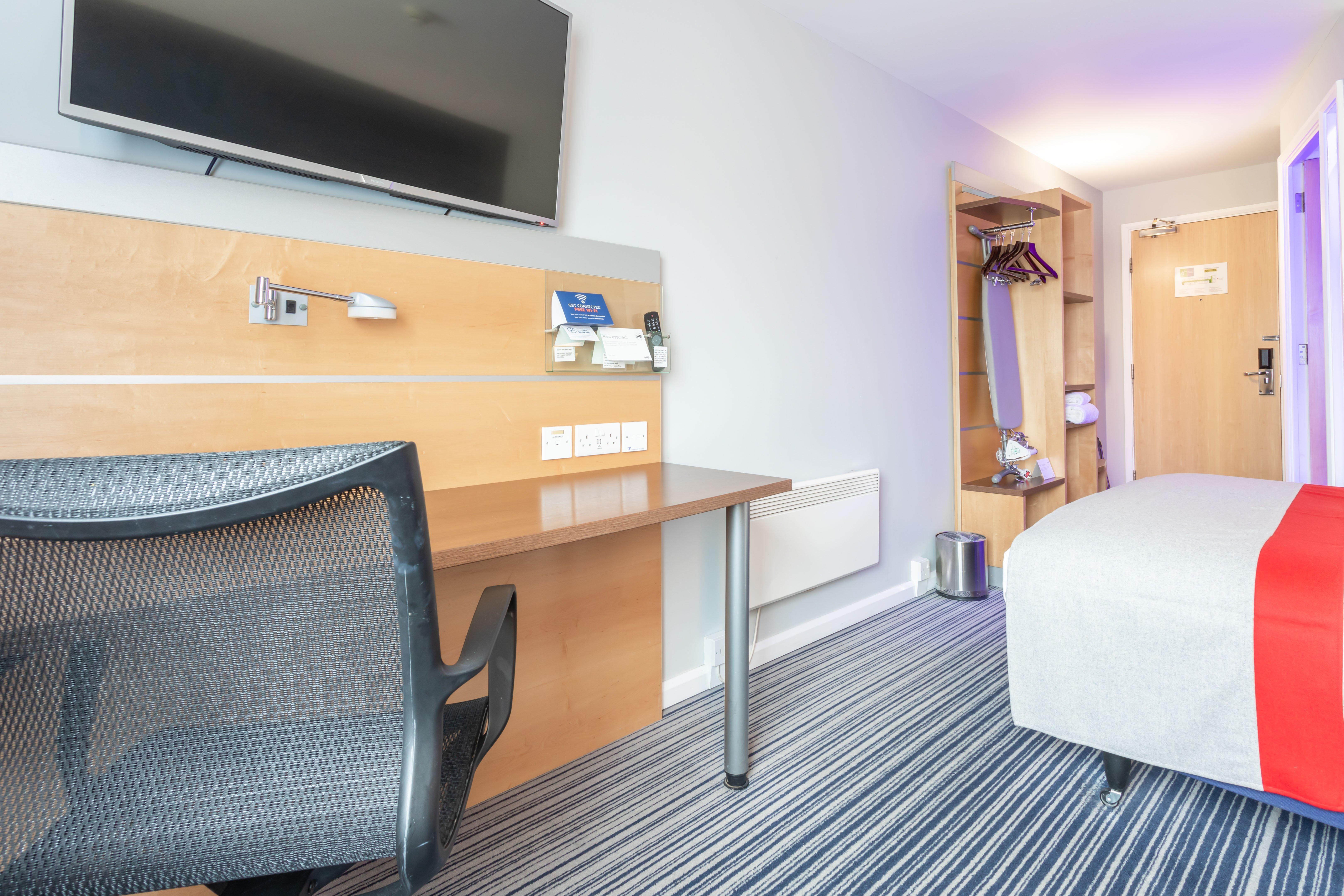 Holiday Inn Express Dunfermline By Ihg Ngoại thất bức ảnh