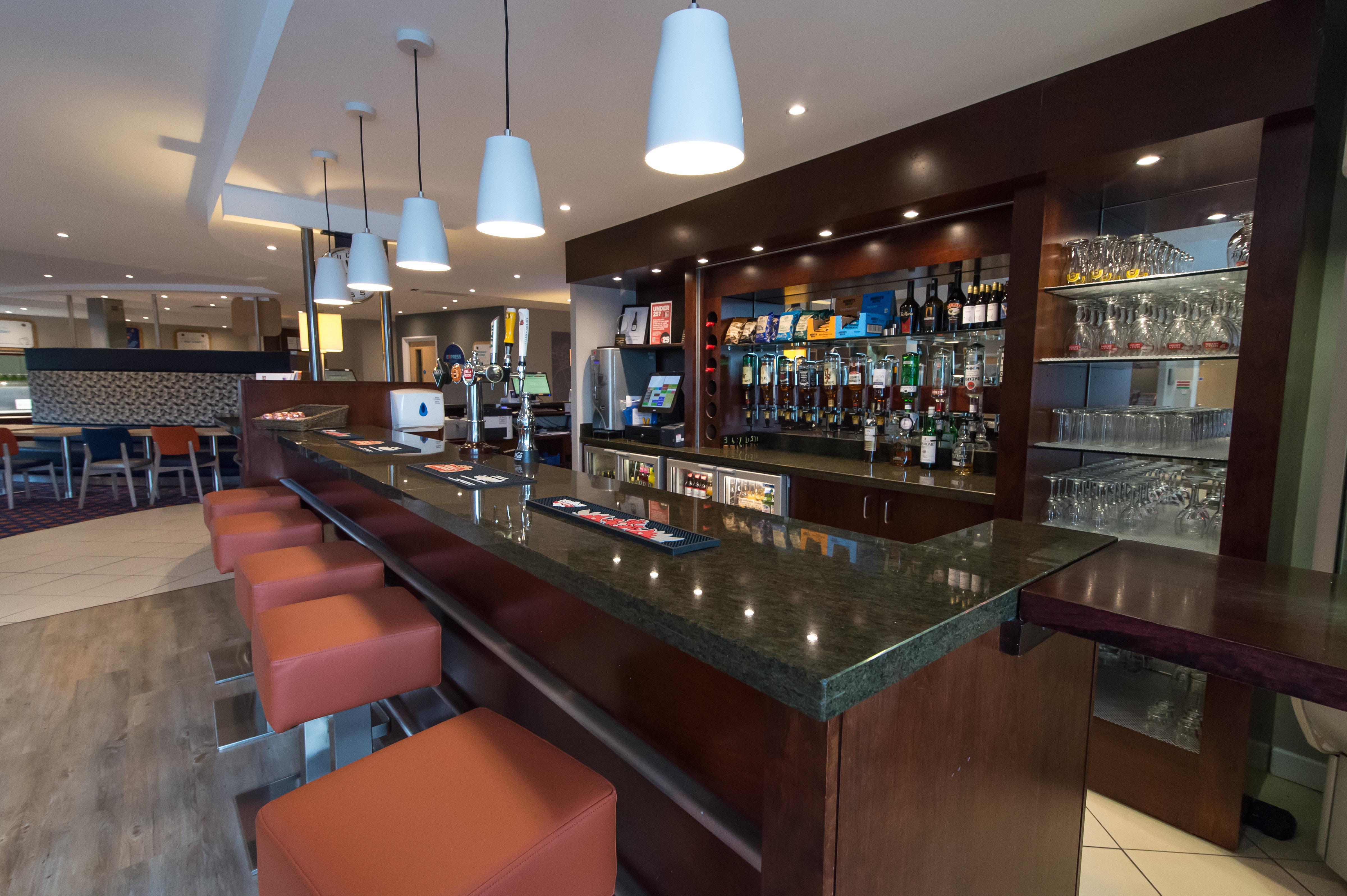 Holiday Inn Express Dunfermline By Ihg Ngoại thất bức ảnh