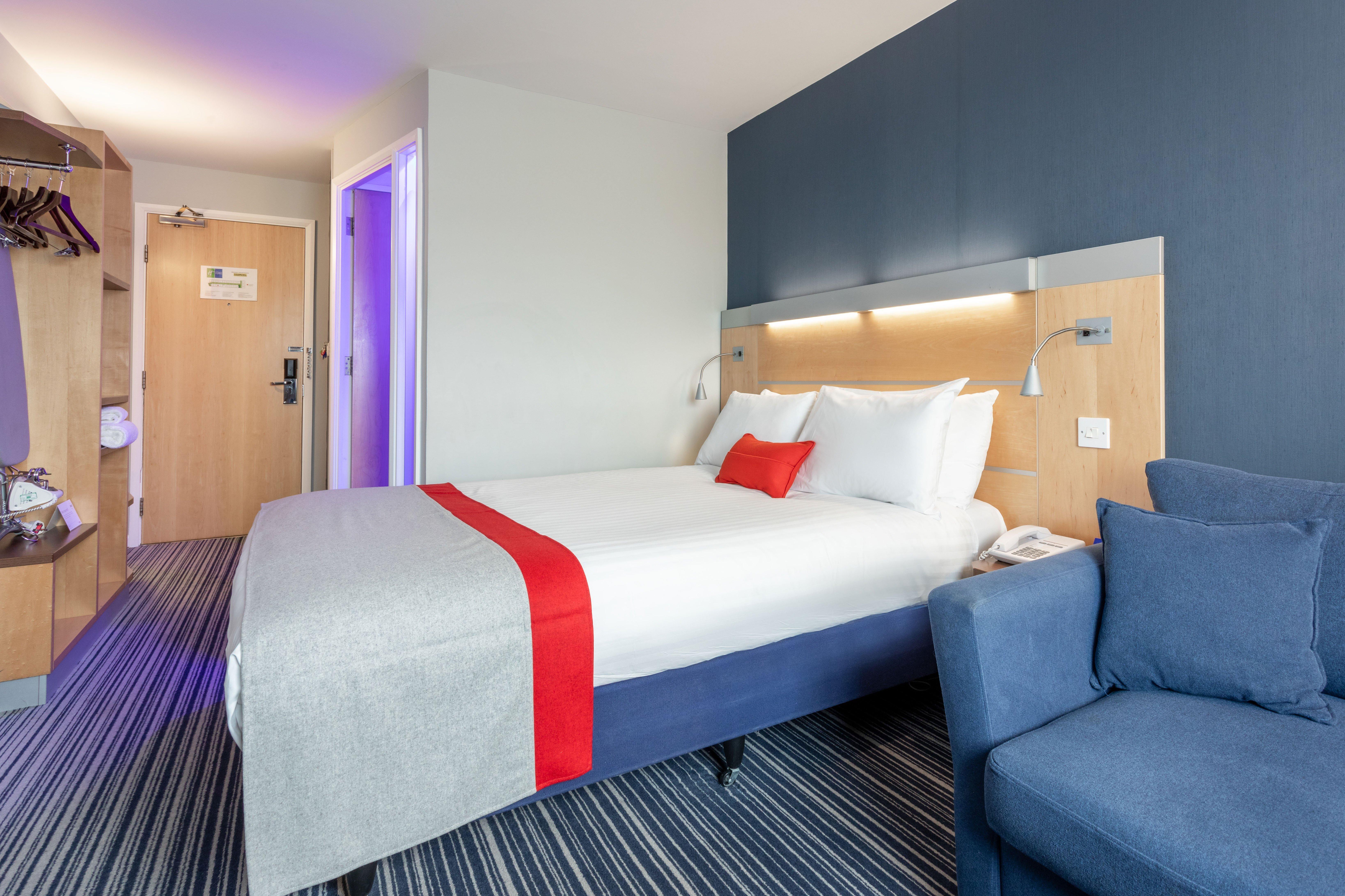 Holiday Inn Express Dunfermline By Ihg Ngoại thất bức ảnh