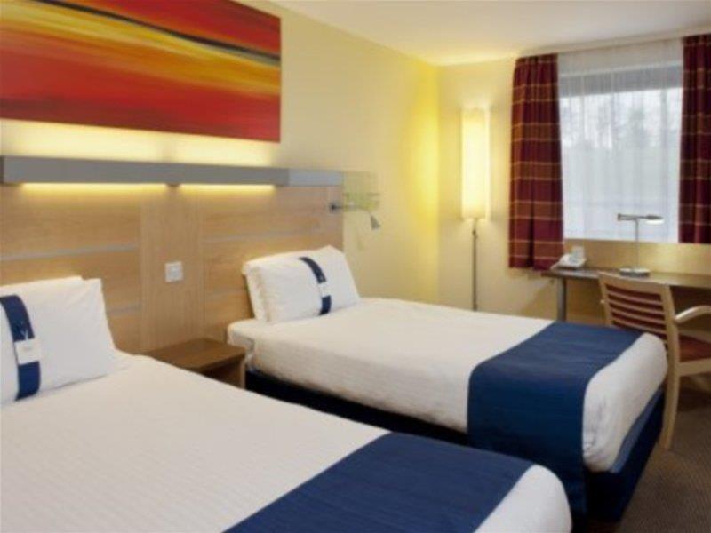 Holiday Inn Express Dunfermline By Ihg Ngoại thất bức ảnh