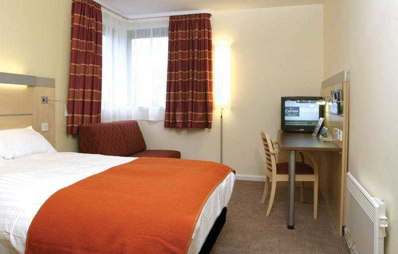 Holiday Inn Express Dunfermline By Ihg Ngoại thất bức ảnh