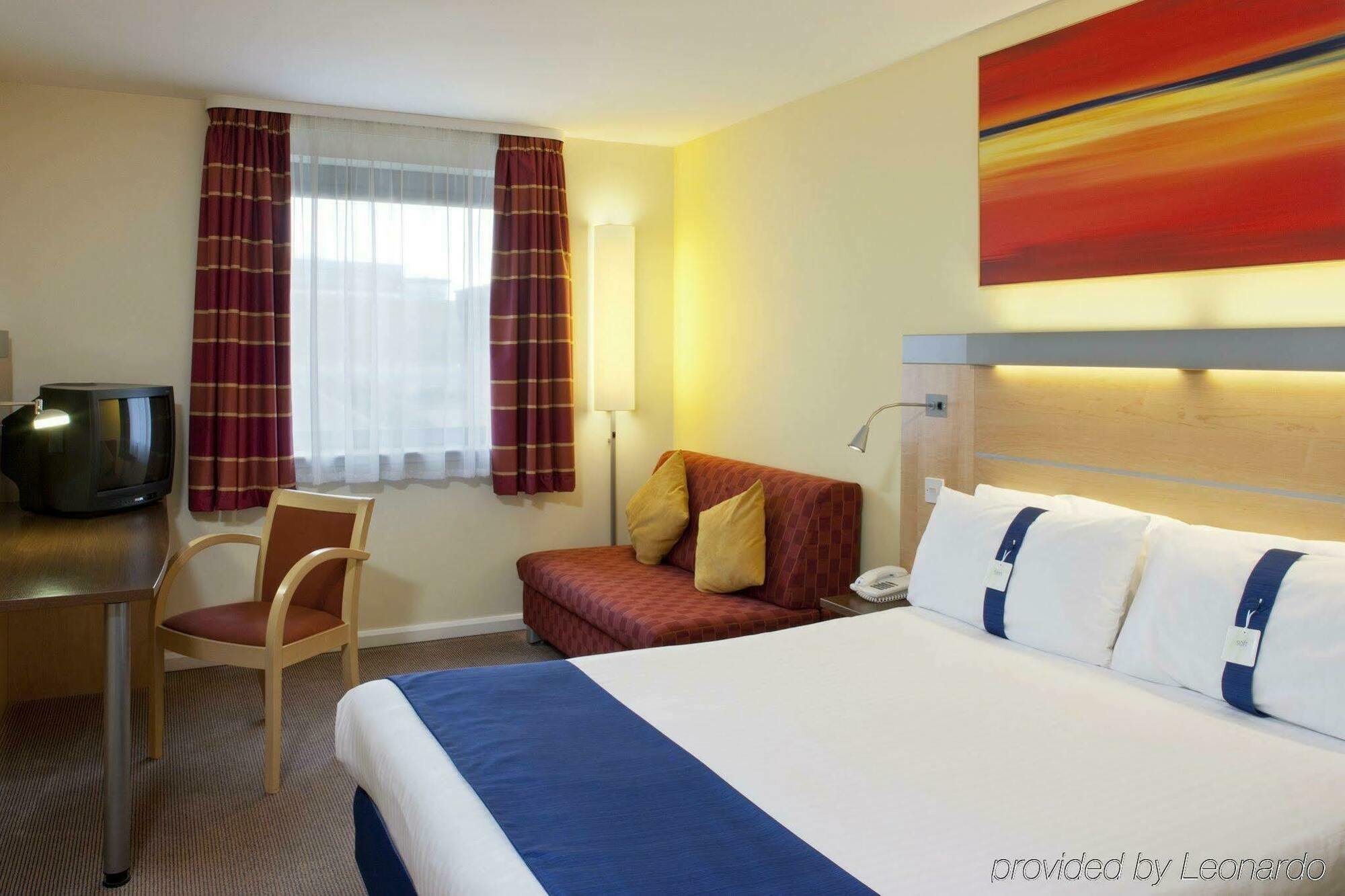Holiday Inn Express Dunfermline By Ihg Ngoại thất bức ảnh